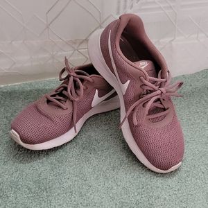 Nike sneakers size 9 rose color